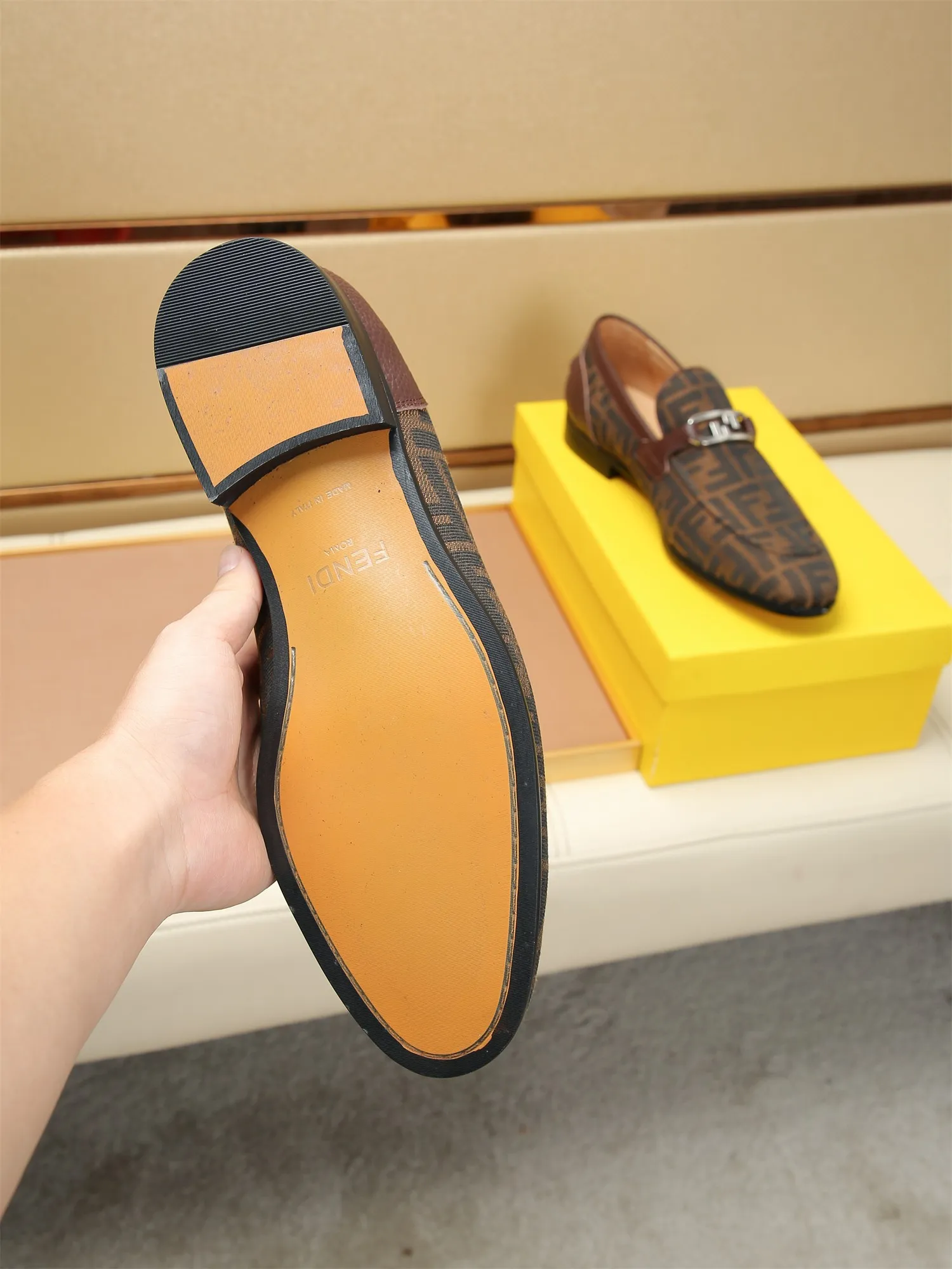 Men's shoes💰460 🕷🕷【FENDI】The latest men's formal leather shoes🇨🇳Classic series not to be missed💯The first layer is made of imported first-layer cowhide☘Original quality, the leather is smooth and delicate🎋Awesome version, perfect streamlined outline🍇Cowhide lining, size 38-44 (customized at 45.46)...